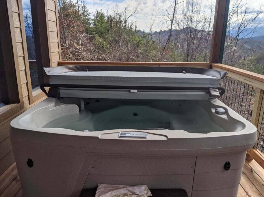 * * 4 Master Bedrooms, Views, Theater, Arcade, Evc Gatlinburg Exterior foto