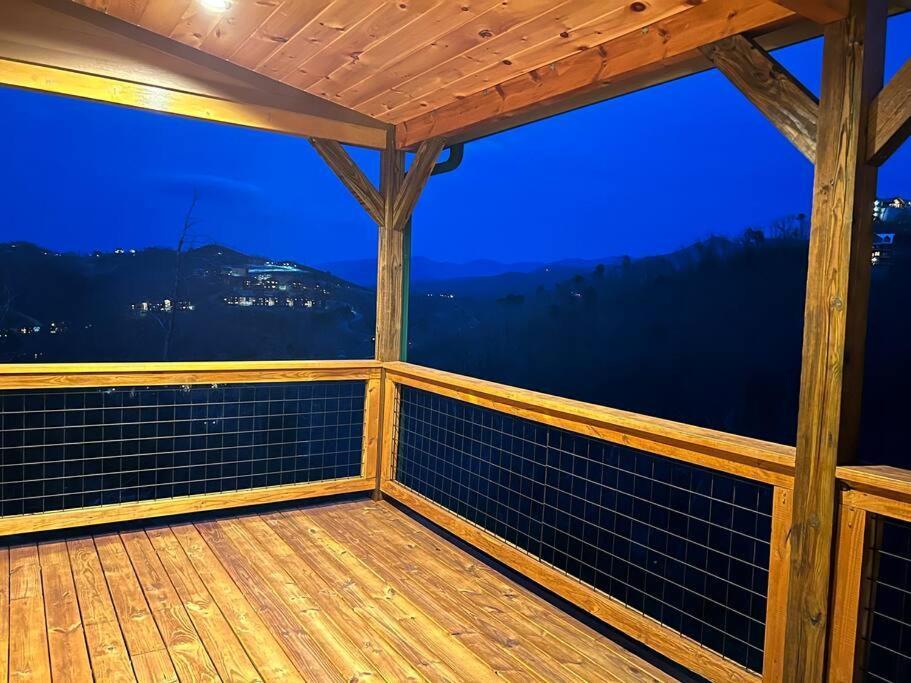 * * 4 Master Bedrooms, Views, Theater, Arcade, Evc Gatlinburg Exterior foto