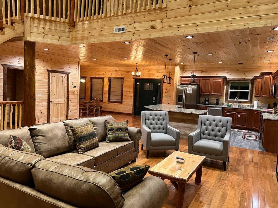 * * 4 Master Bedrooms, Views, Theater, Arcade, Evc Gatlinburg Exterior foto