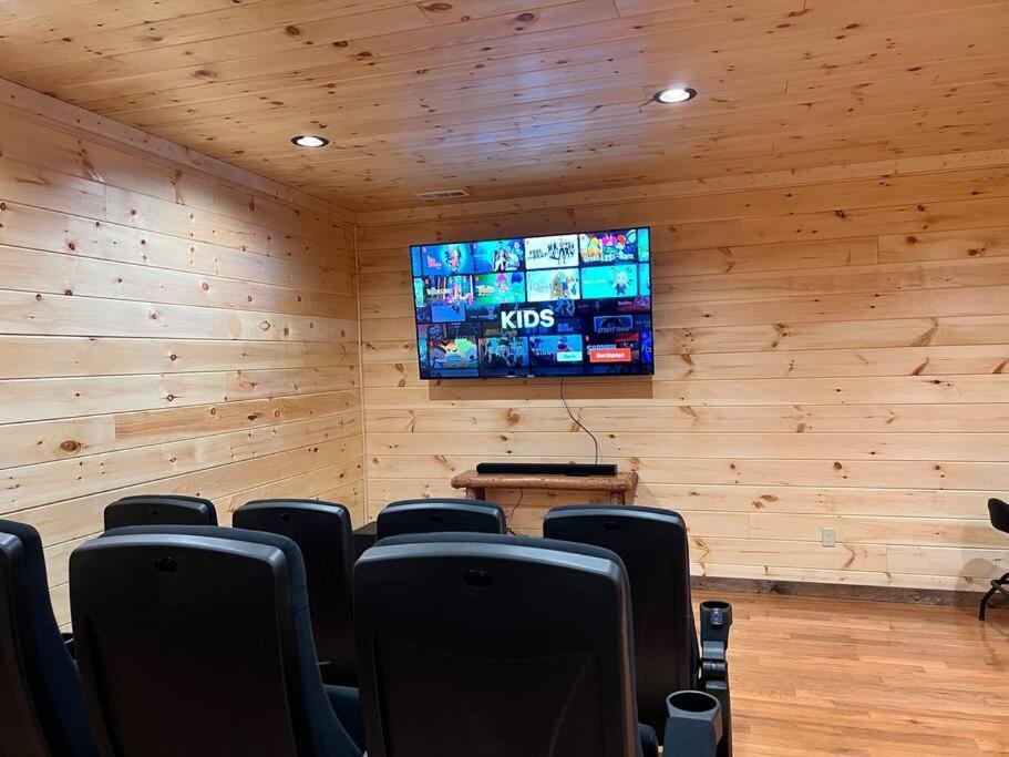 * * 4 Master Bedrooms, Views, Theater, Arcade, Evc Gatlinburg Exterior foto