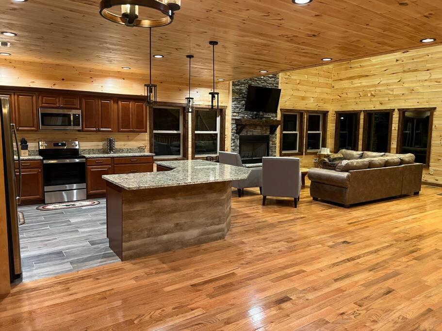 * * 4 Master Bedrooms, Views, Theater, Arcade, Evc Gatlinburg Exterior foto