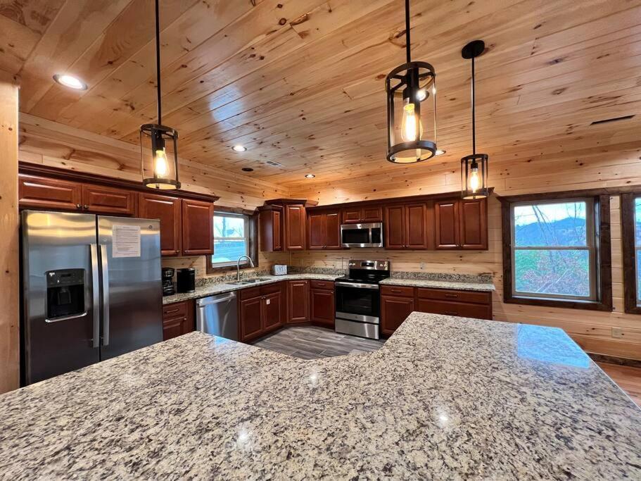 * * 4 Master Bedrooms, Views, Theater, Arcade, Evc Gatlinburg Exterior foto