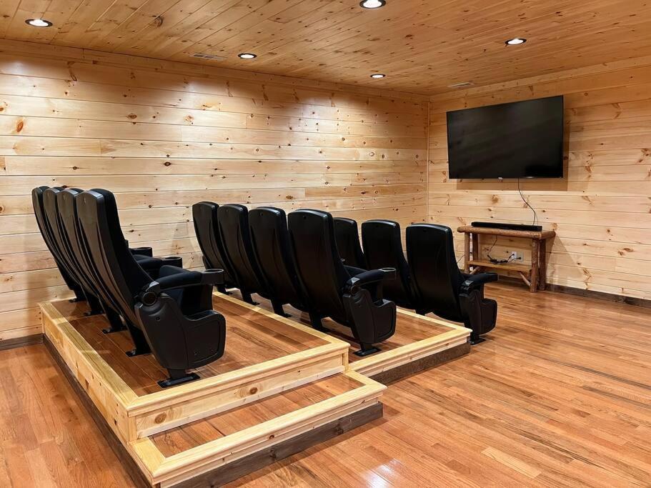 * * 4 Master Bedrooms, Views, Theater, Arcade, Evc Gatlinburg Exterior foto